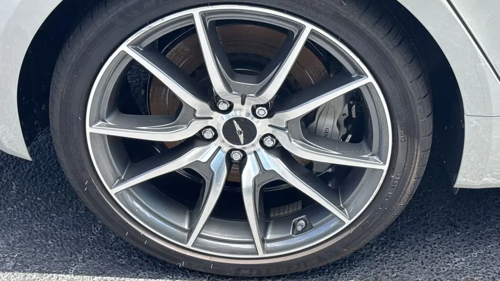 2025 Genesis G70 2.5T Standard