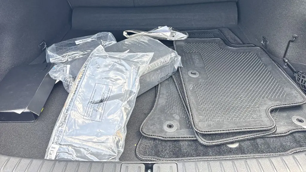 2025 Genesis G70 2.5T Standard