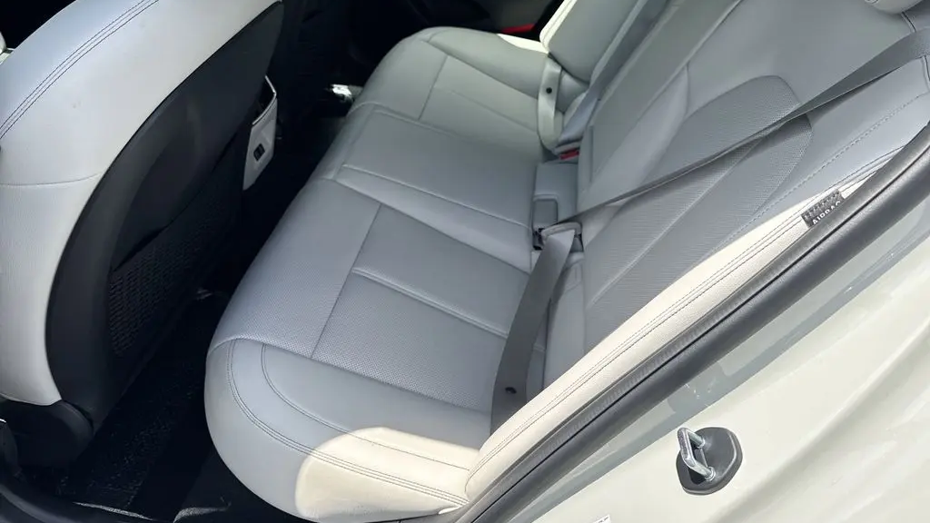 2025 Genesis G70 2.5T Standard