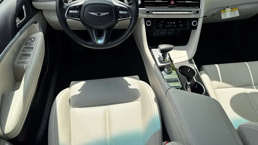 2025 Genesis G70 2.5T Standard