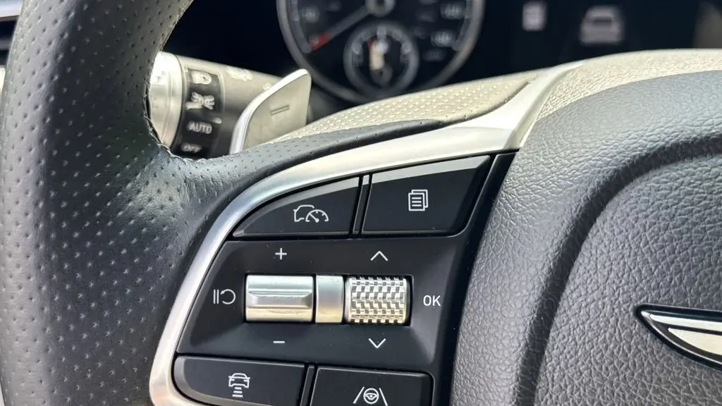 2025 Genesis G70 2.5T Standard