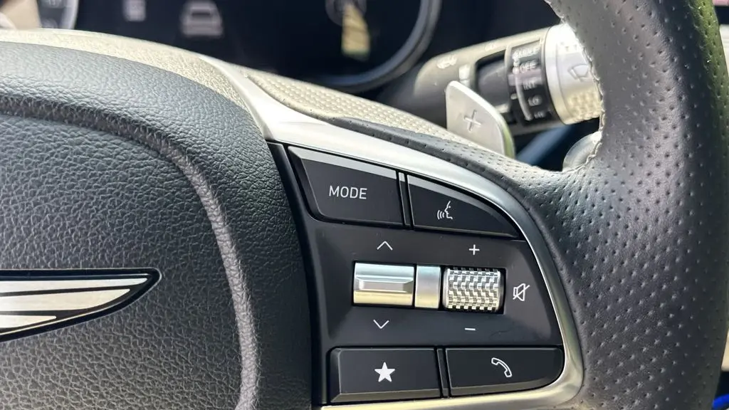 2025 Genesis G70 2.5T Standard