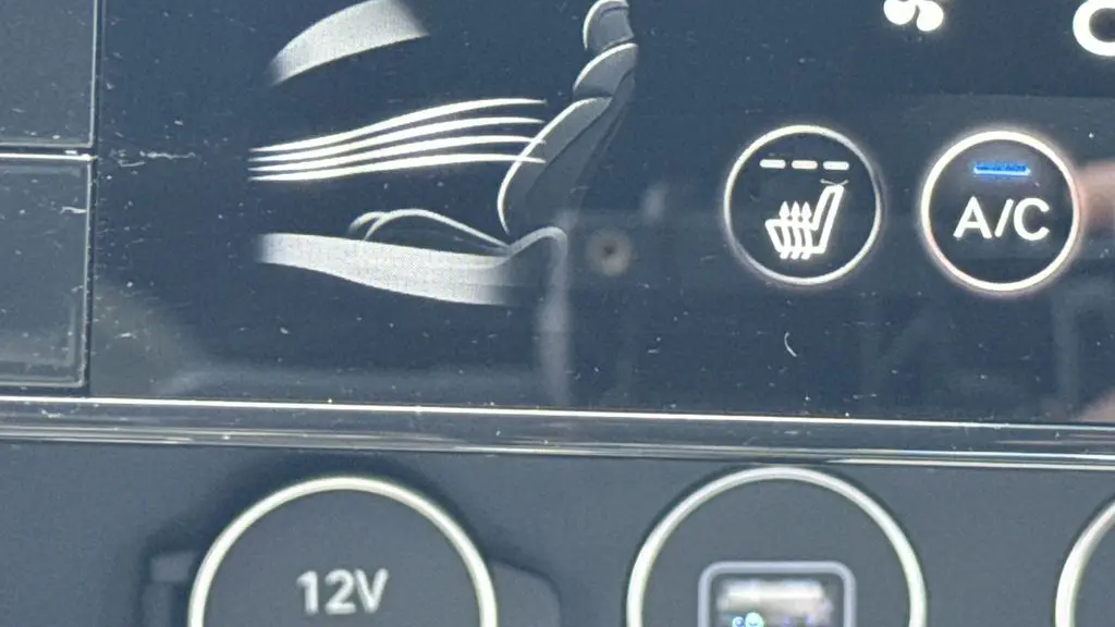 2025 Genesis G70 2.5T Standard