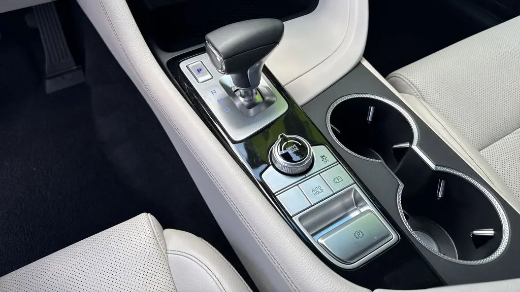 2025 Genesis G70 2.5T Standard