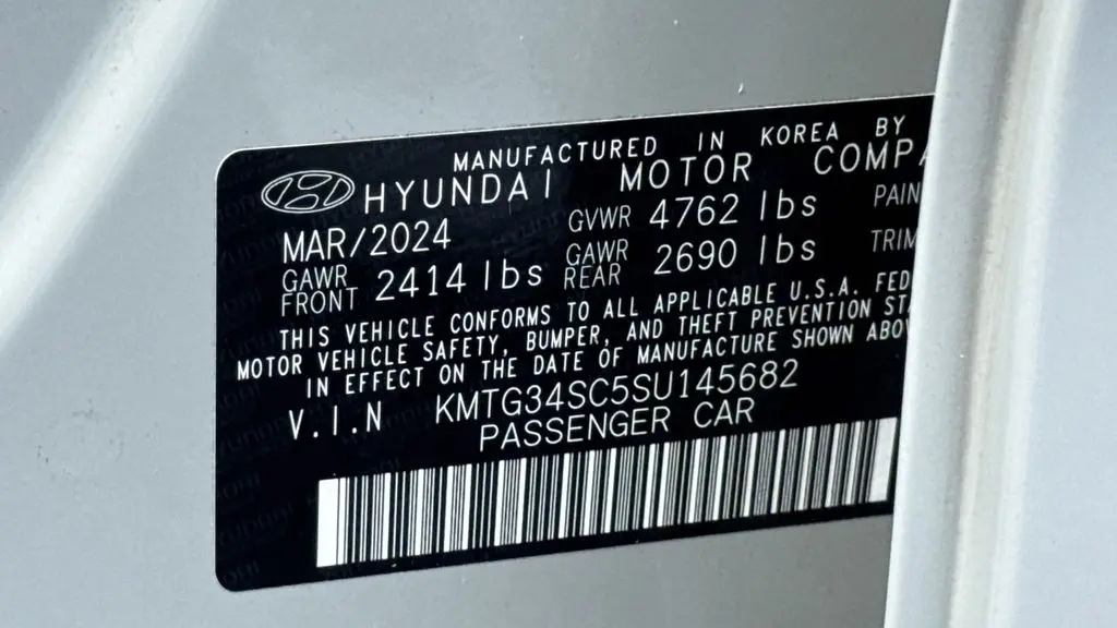 2025 Genesis G70 2.5T Standard