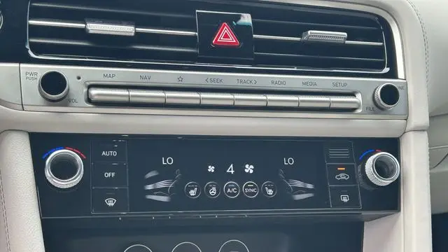 2025 Genesis G70 2.5T Standard