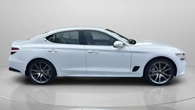 2025 Genesis G70 2.5T Standard