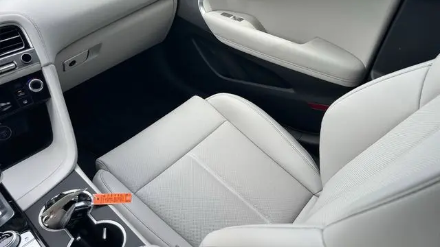 2025 Genesis G70 2.5T Standard
