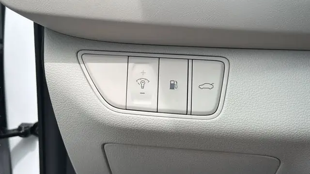 2025 Genesis G70 2.5T Standard