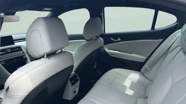 2025 Genesis G70 2.5T Standard