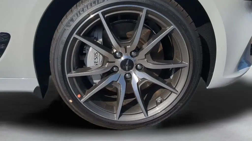 2025 Genesis G70 2.5T Standard