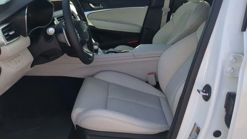 2025 Genesis G70 2.5T Standard