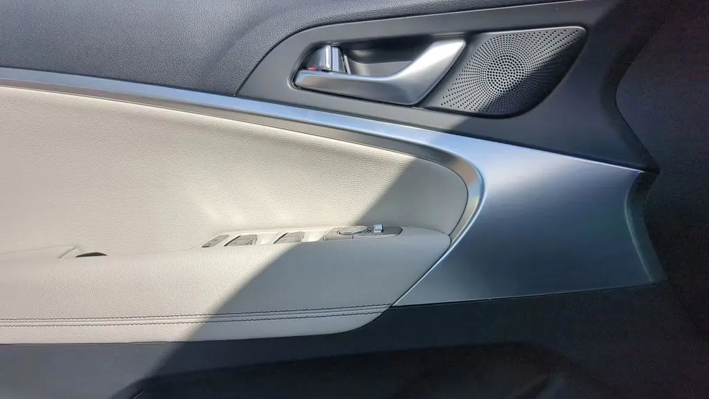 2025 Genesis G70 2.5T Standard