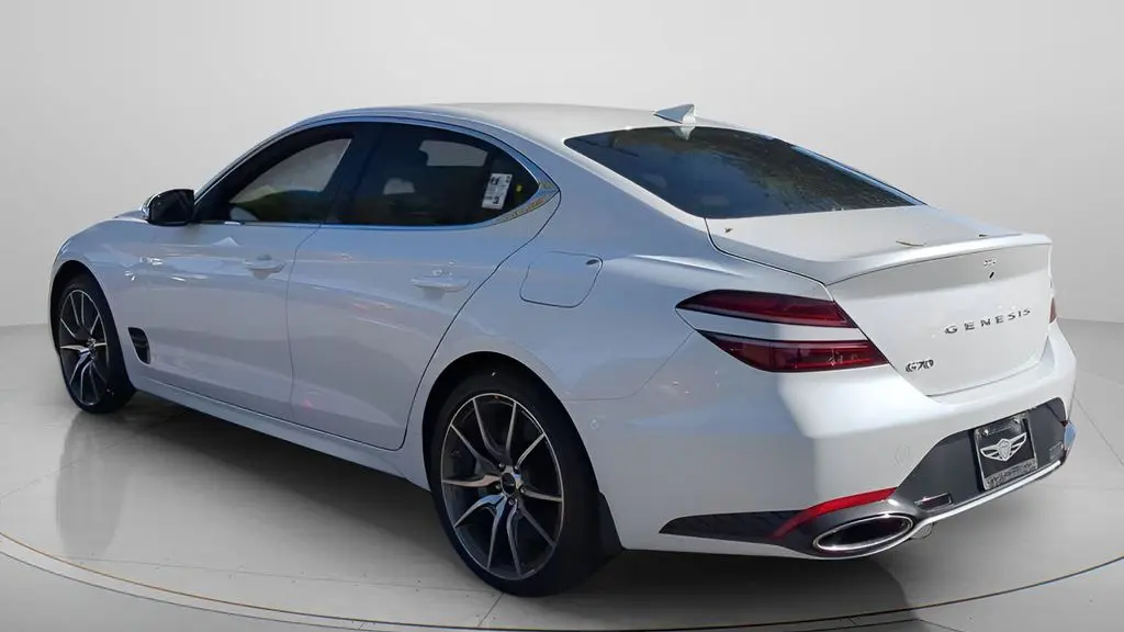 2025 Genesis G70 2.5T Standard