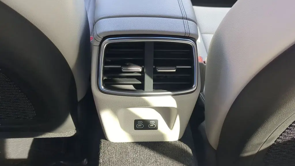2025 Genesis G70 2.5T Standard
