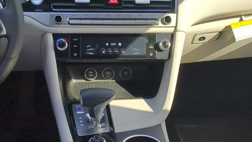 2025 Genesis G70 2.5T Standard