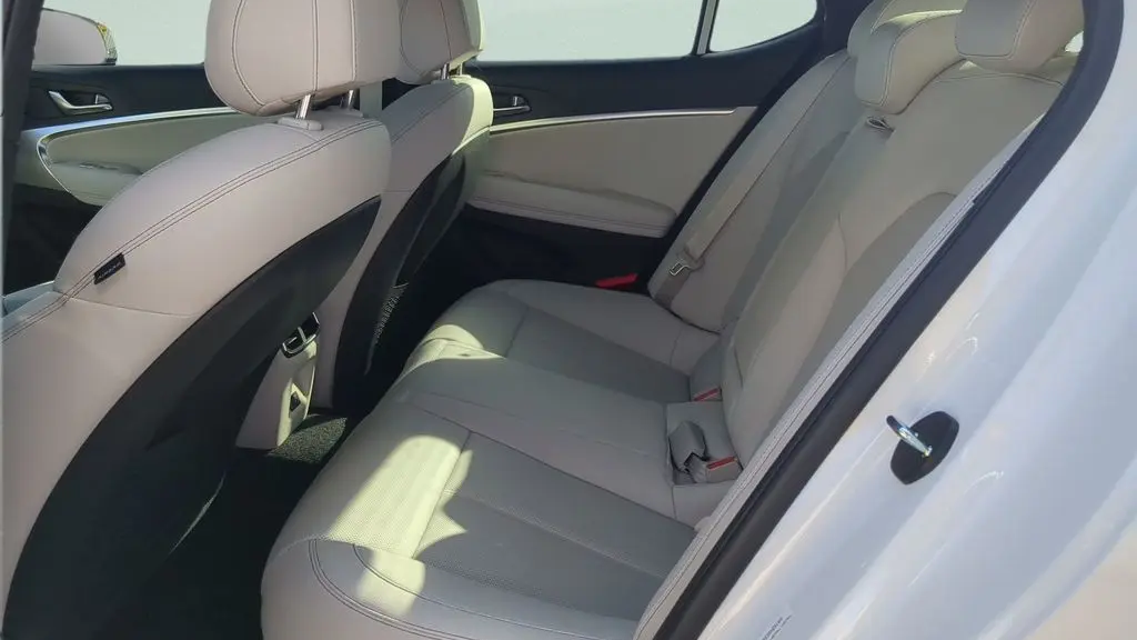 2025 Genesis G70 2.5T Standard