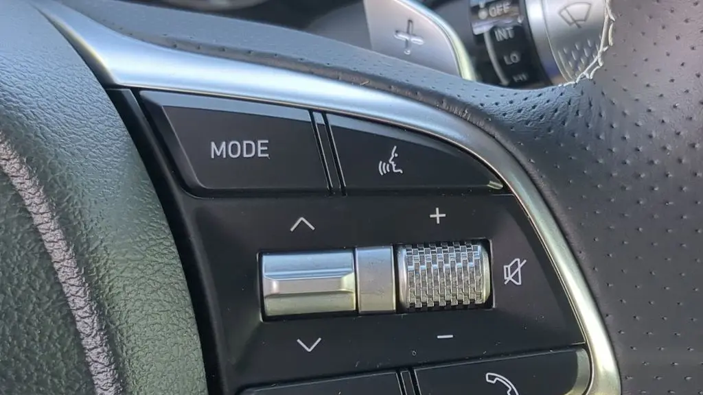 2025 Genesis G70 2.5T Standard