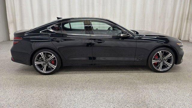2025 Genesis G70 2.5T Standard
