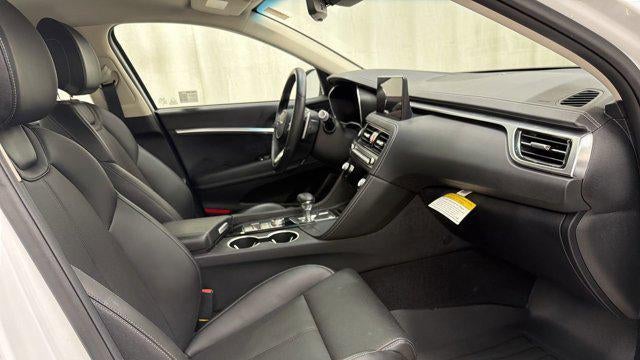 2025 Genesis G70 2.5T Standard