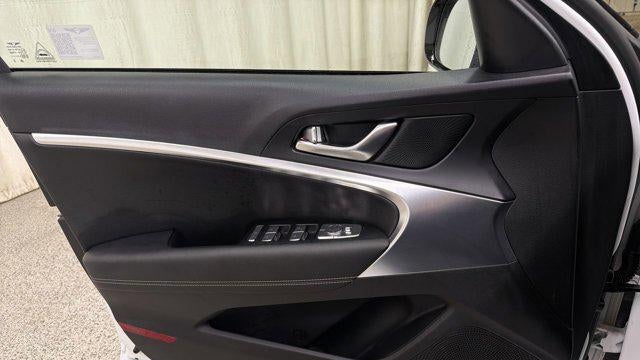 2025 Genesis G70 2.5T Standard