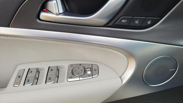 2024 Genesis G70 2.5T Standard