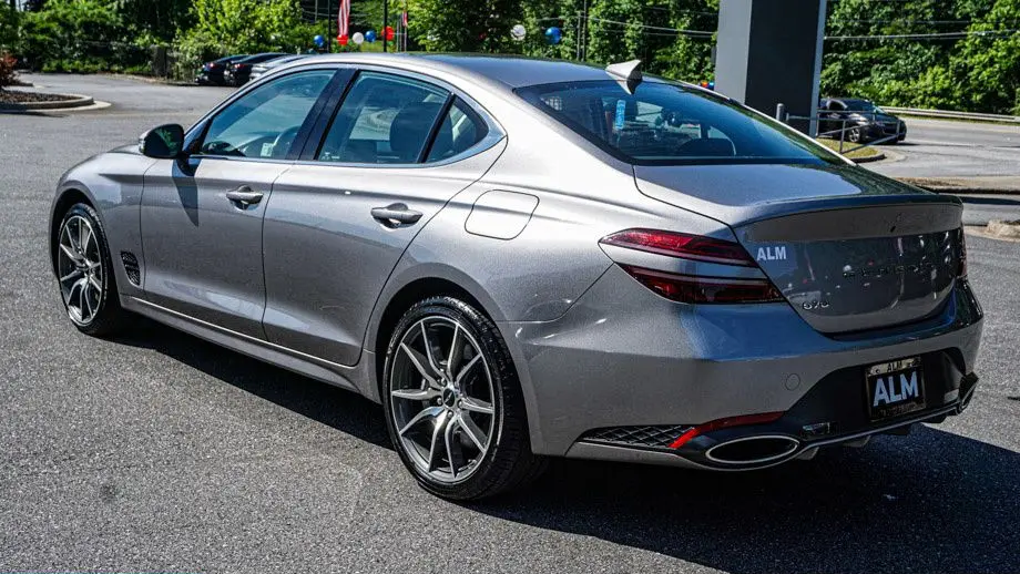 2025 Genesis G70 2.5T Standard