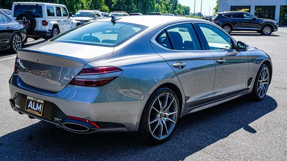 2025 Genesis G70 2.5T Standard