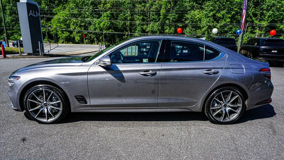 2025 Genesis G70 2.5T Standard
