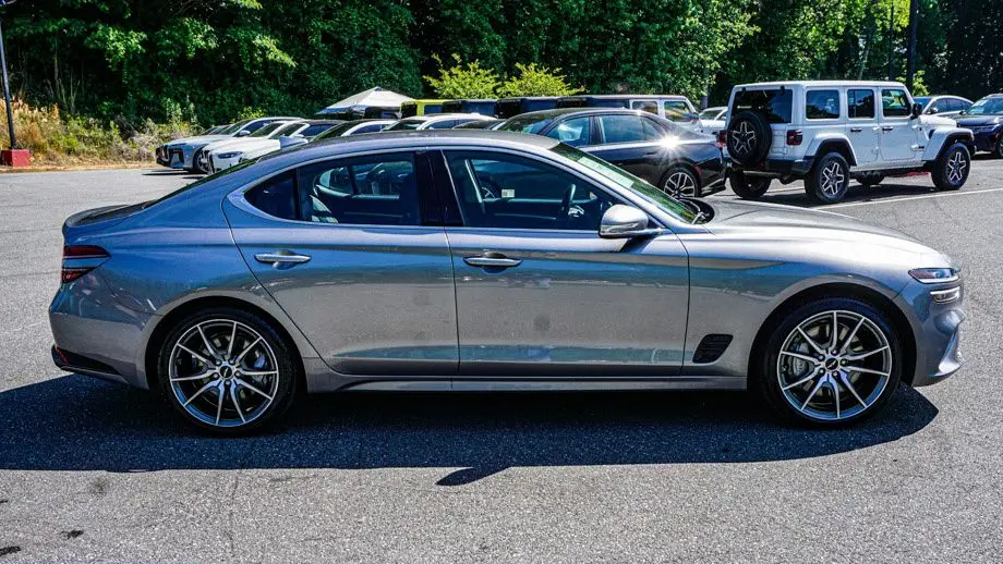 2025 Genesis G70 2.5T Standard