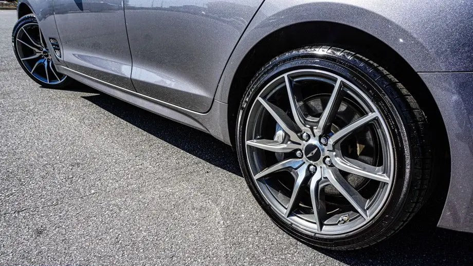 2025 Genesis G70 2.5T Standard