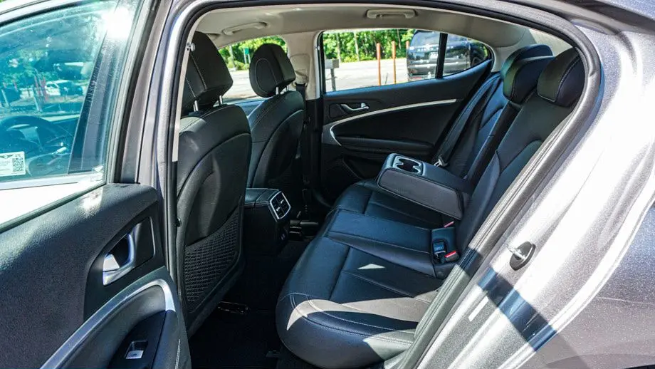 2025 Genesis G70 2.5T Standard
