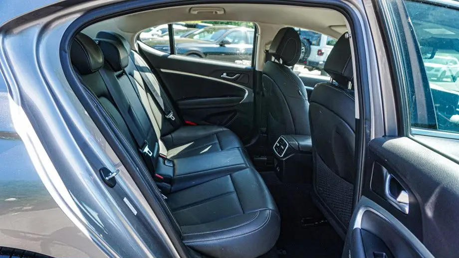 2025 Genesis G70 2.5T Standard