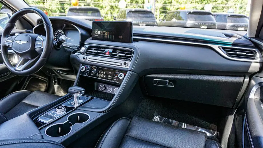 2025 Genesis G70 2.5T Standard
