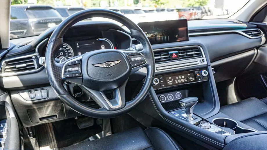 2025 Genesis G70 2.5T Standard