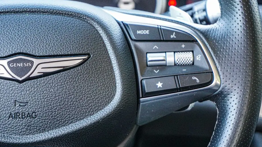 2025 Genesis G70 2.5T Standard