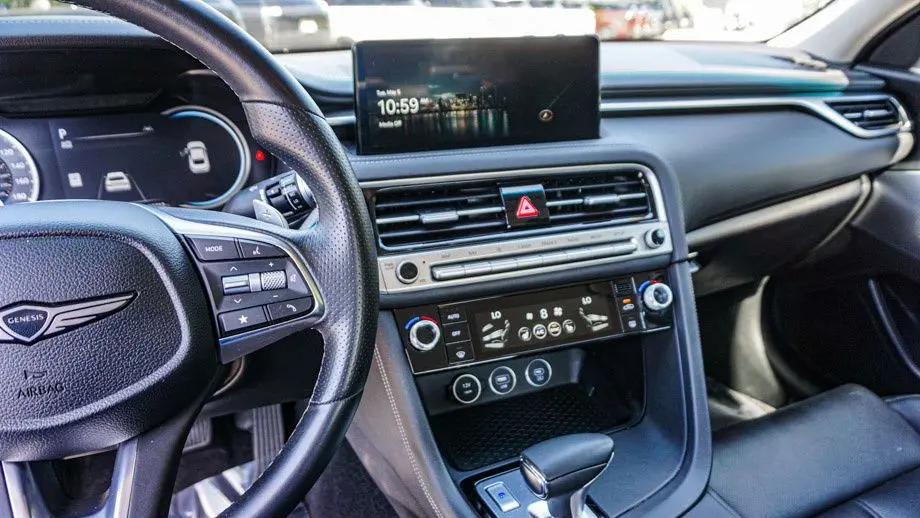 2025 Genesis G70 2.5T Standard