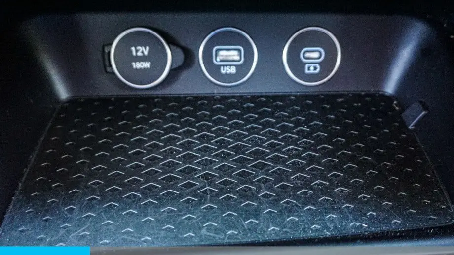 2025 Genesis G70 2.5T Standard