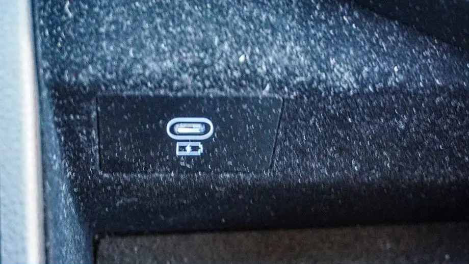 2025 Genesis G70 2.5T Standard