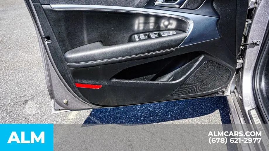 2025 Genesis G70 2.5T Standard