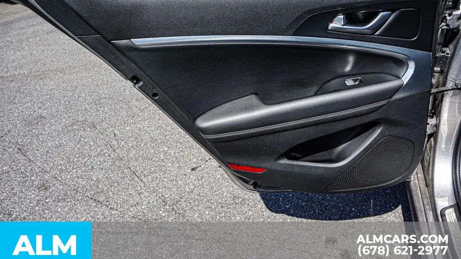 2025 Genesis G70 2.5T Standard