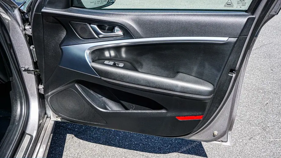 2025 Genesis G70 2.5T Standard