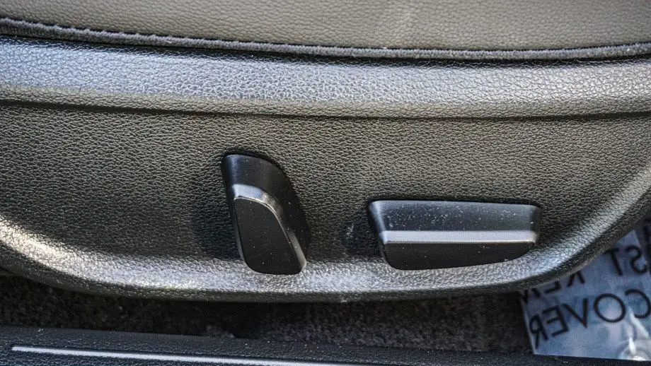 2025 Genesis G70 2.5T Standard