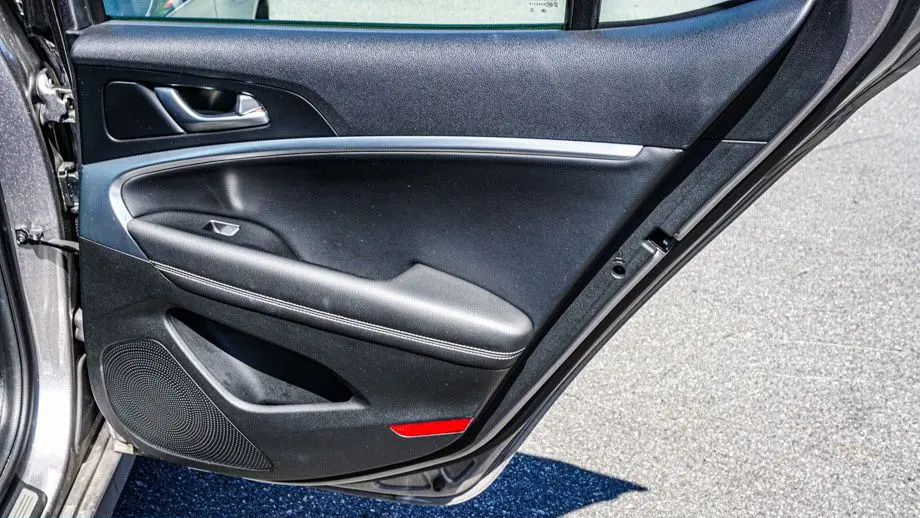 2025 Genesis G70 2.5T Standard