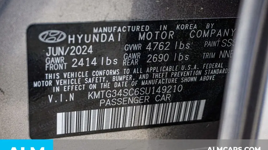 2025 Genesis G70 2.5T Standard