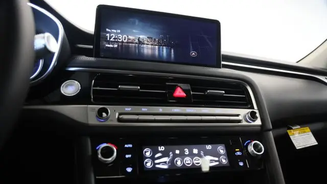 2026 Genesis G70 2.5T Prestige