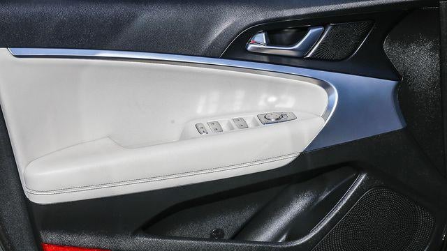 2025 Genesis G70 2.5T Standard