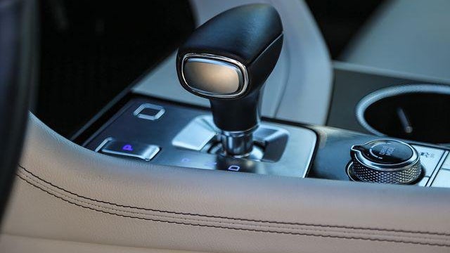 2025 Genesis G70 2.5T Standard