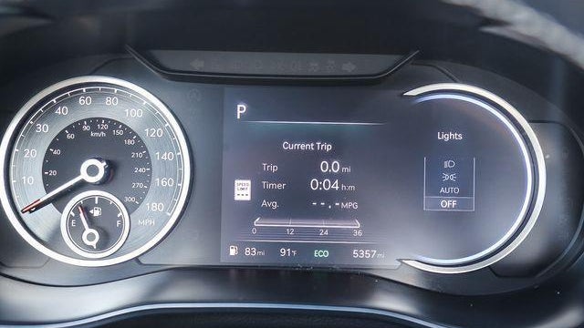 2025 Genesis G70 2.5T Standard