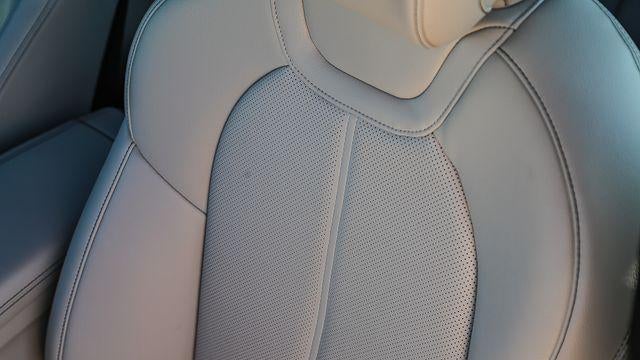 2025 Genesis G70 2.5T Standard